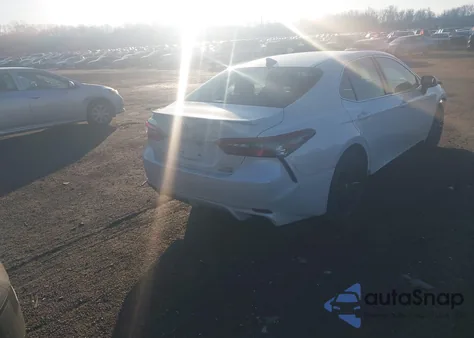 2021 Toyota Camry Xse Hybrid z USA, uszkodzony, nr VIN 4T1K31AK0MU552663